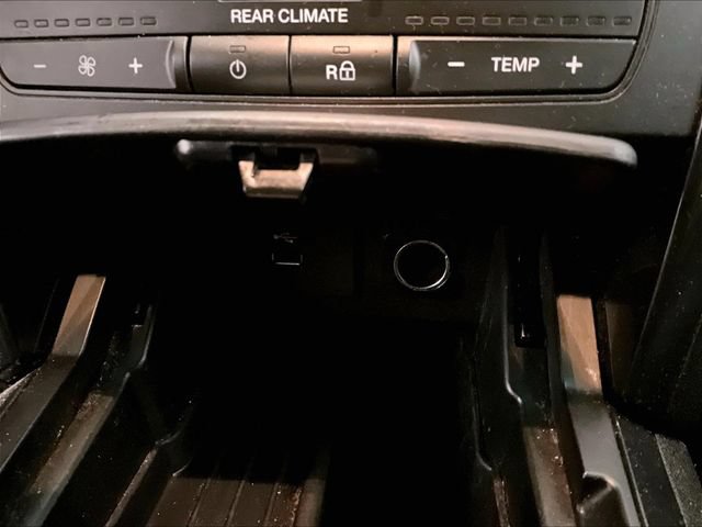 Certified 2018 Ford Explorer XLT AWD/4WD image 32