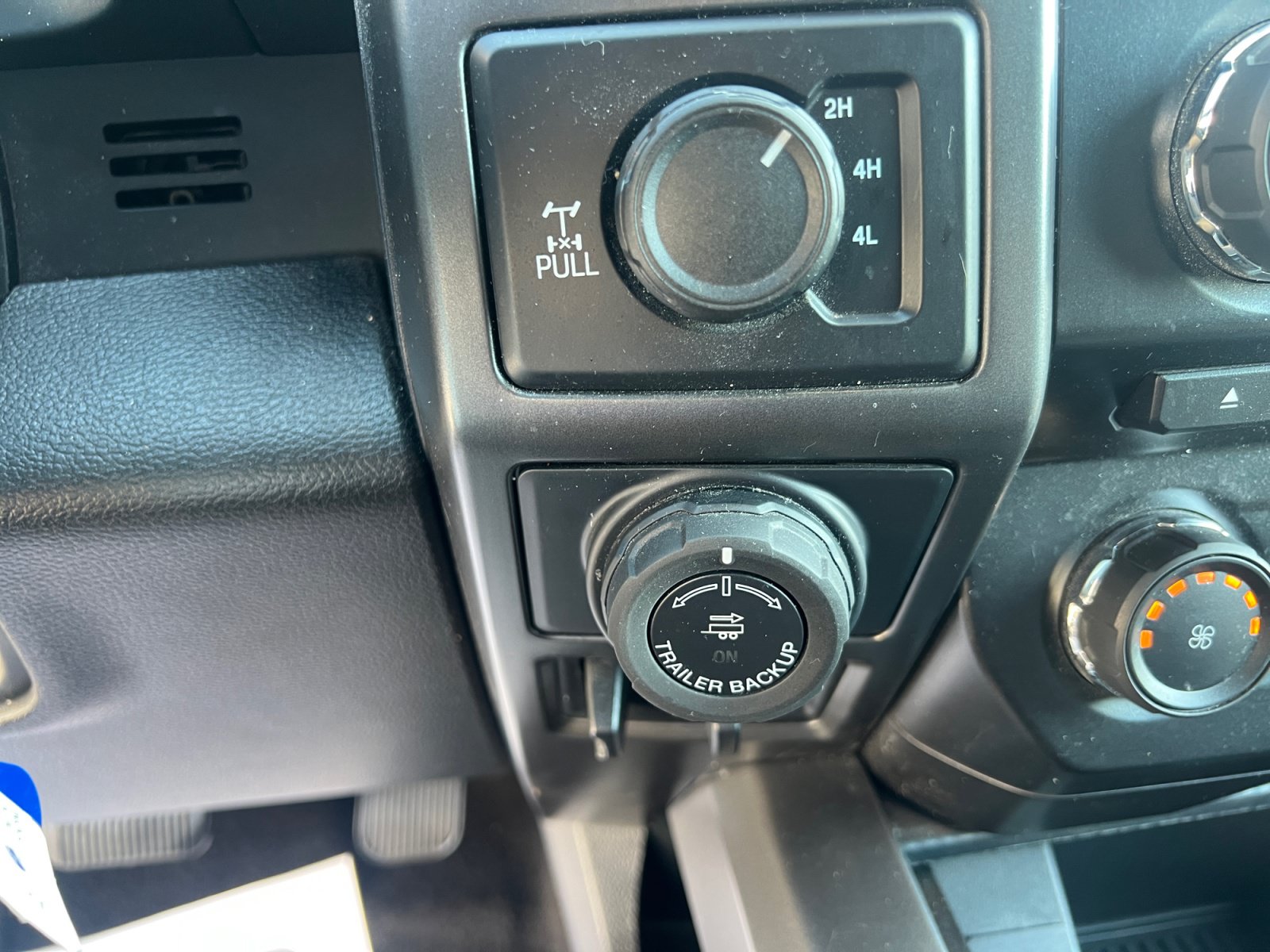 Certified 2018 Ford F150 XLT w/ Equipment Group 302A Luxury AWD/4WD image 23