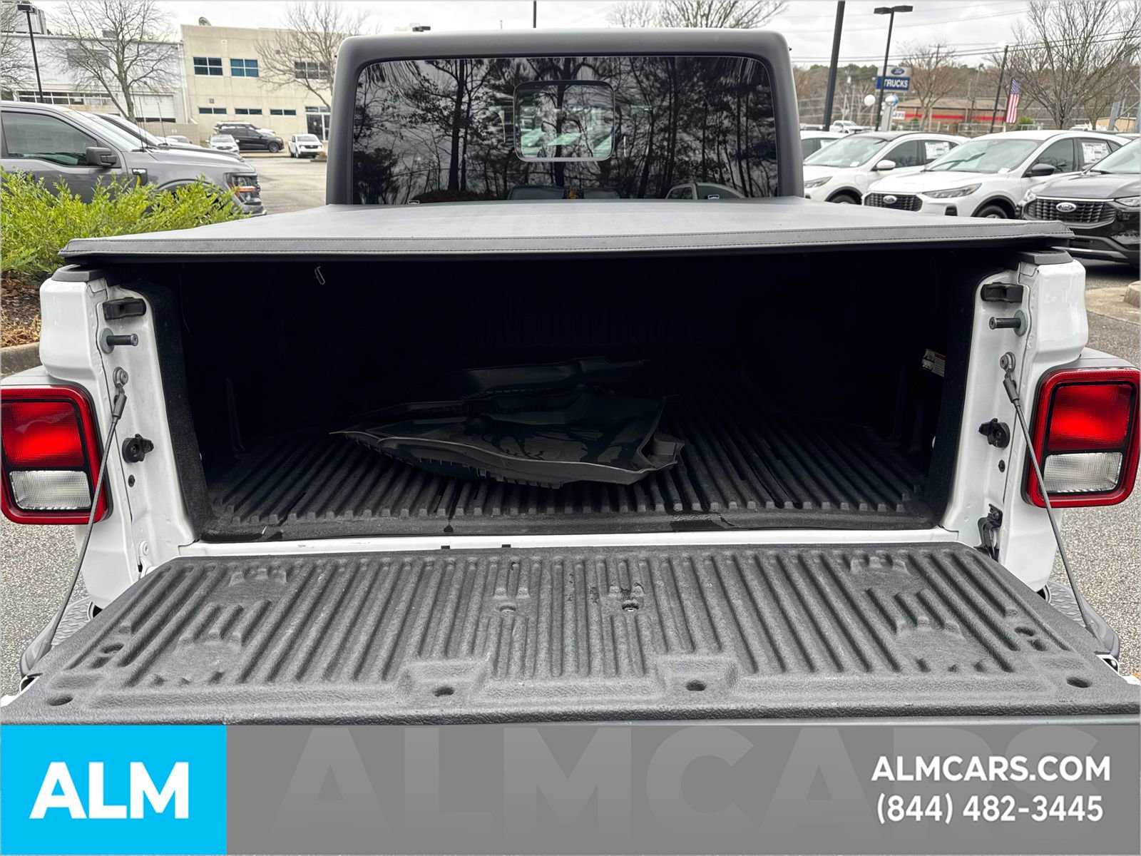 Used 2022 Jeep Gladiator Willys image 22