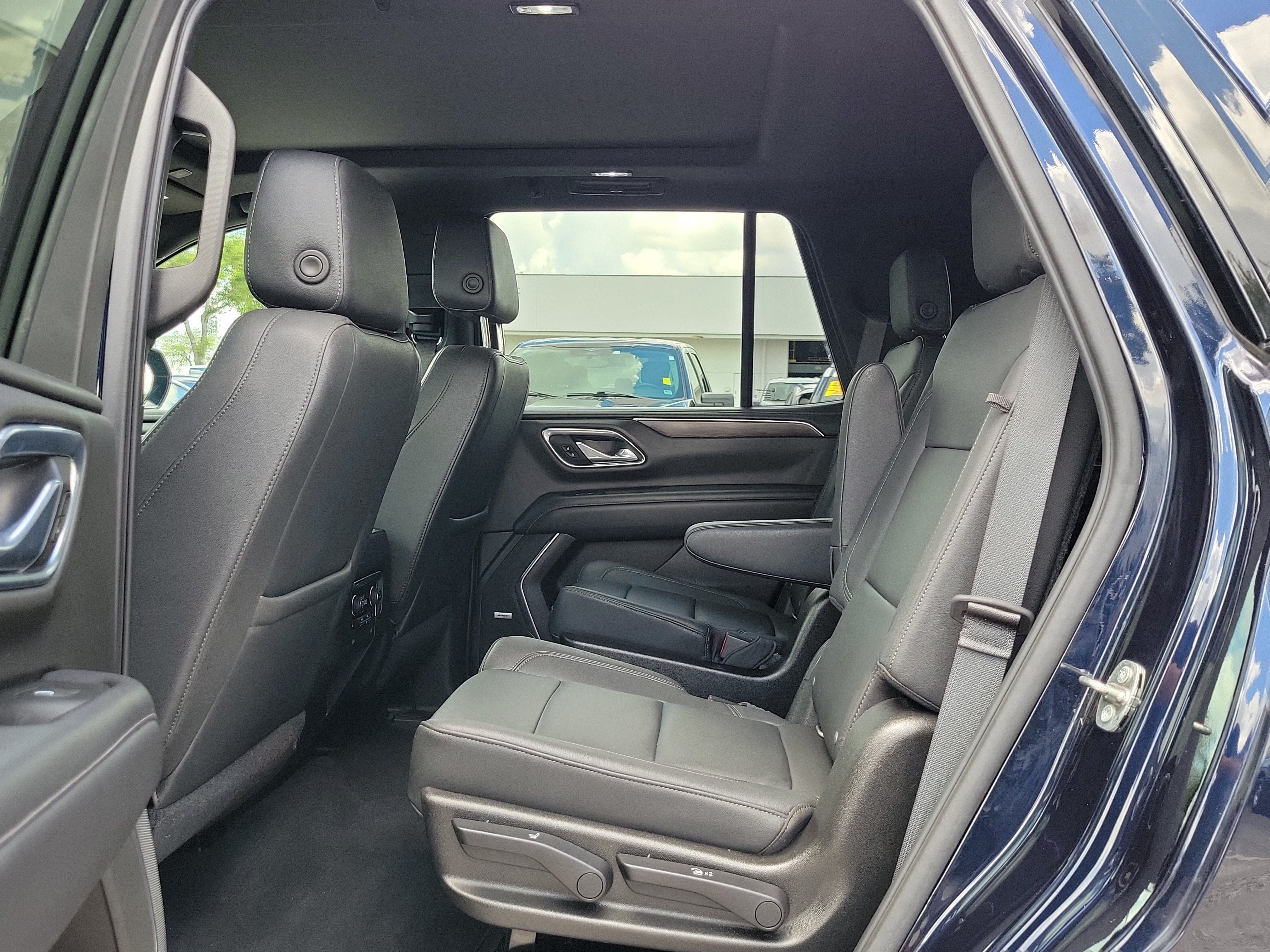 Used 2021 Chevrolet Tahoe Z71 w/ Z71 Off-Road Package AWD/4WD image 12