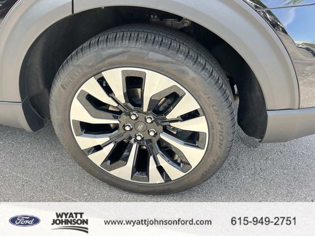 Certified 2025 Ford Explorer Platinum w/ LUX Leather Package image 11