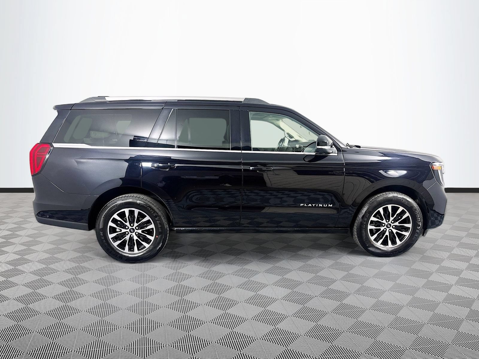 Certified 2025 Ford Expedition Platinum AWD/4WD image 8