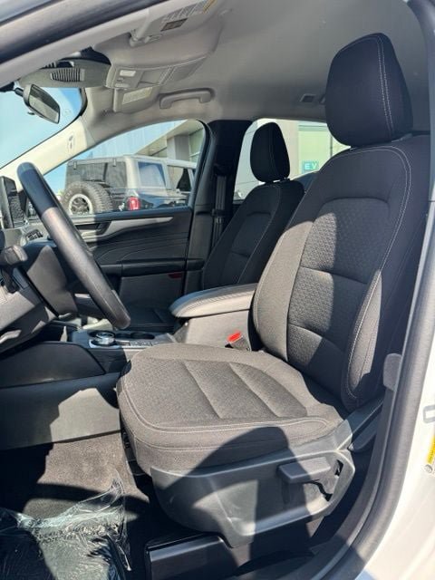 Certified 2025 Ford Escape Active AWD/4WD image 14