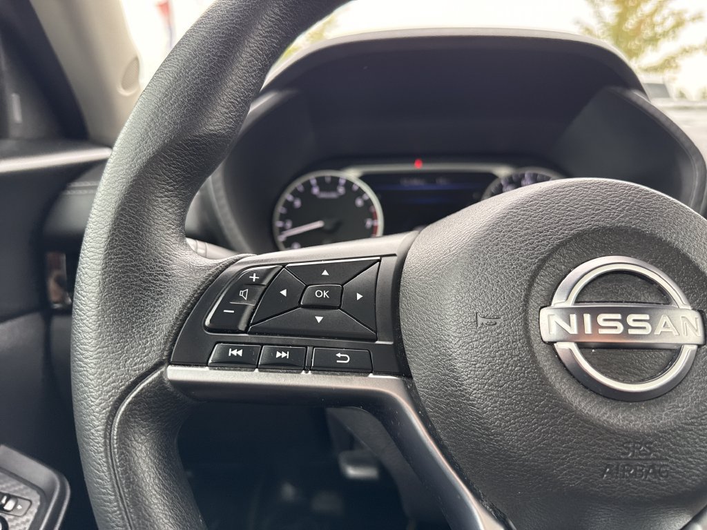 Used 2025 Nissan Sentra SV FWD image 17