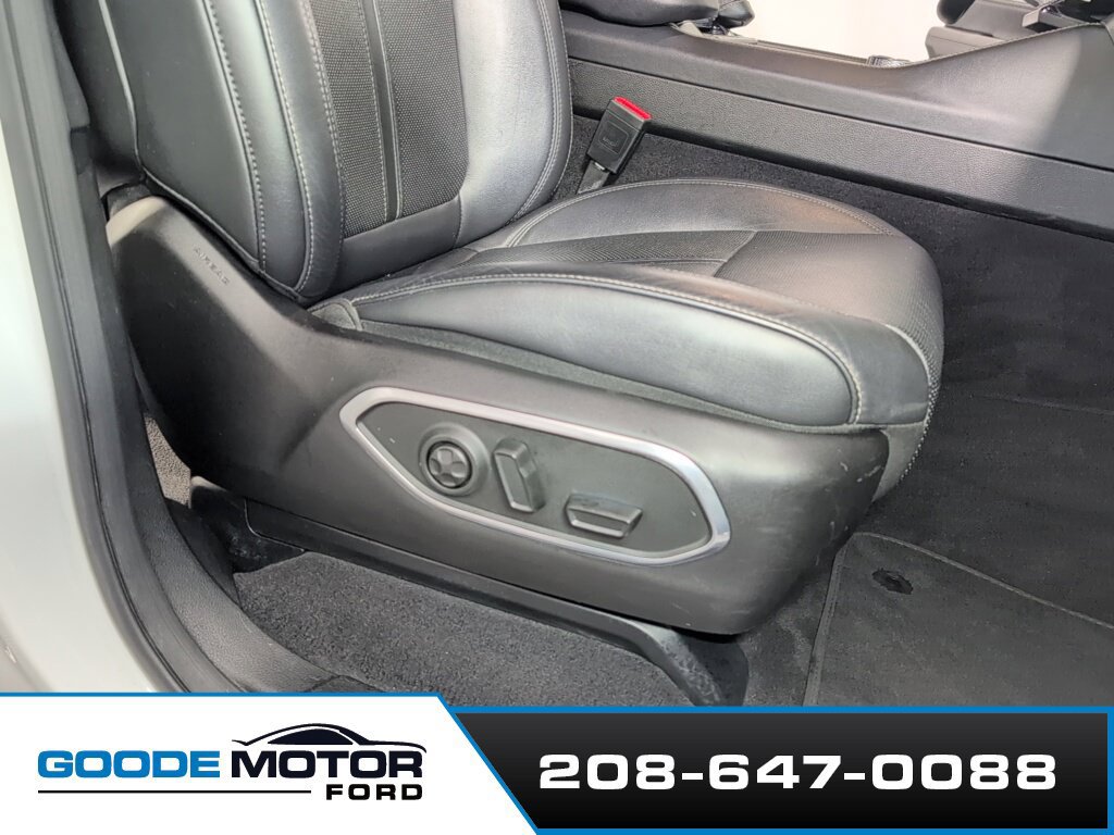 Used 2024 Jeep Wagoneer L Series II AWD/4WD image 25