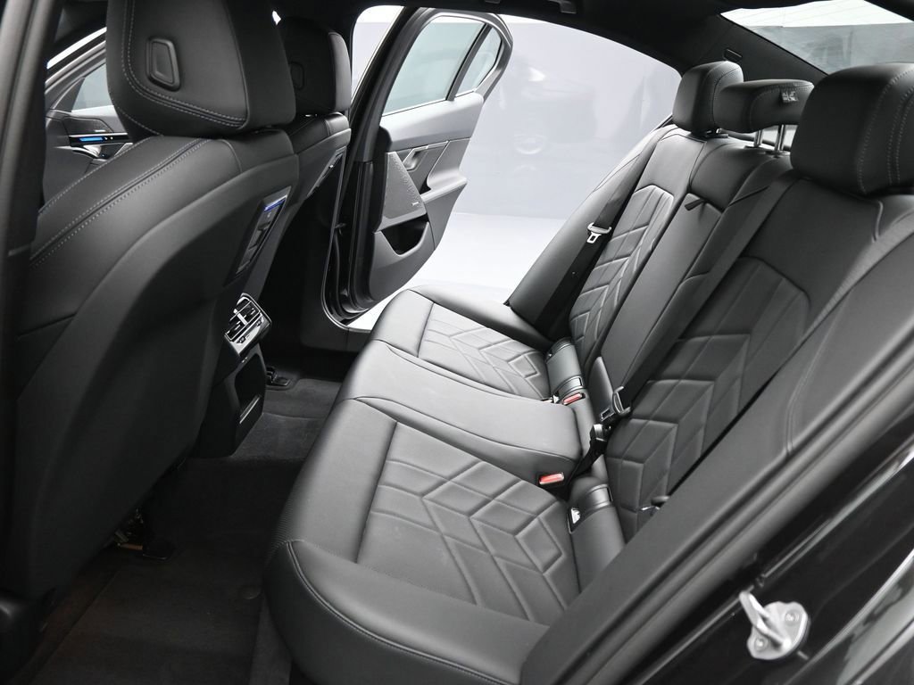 Used 2025 BMW 530i image 43