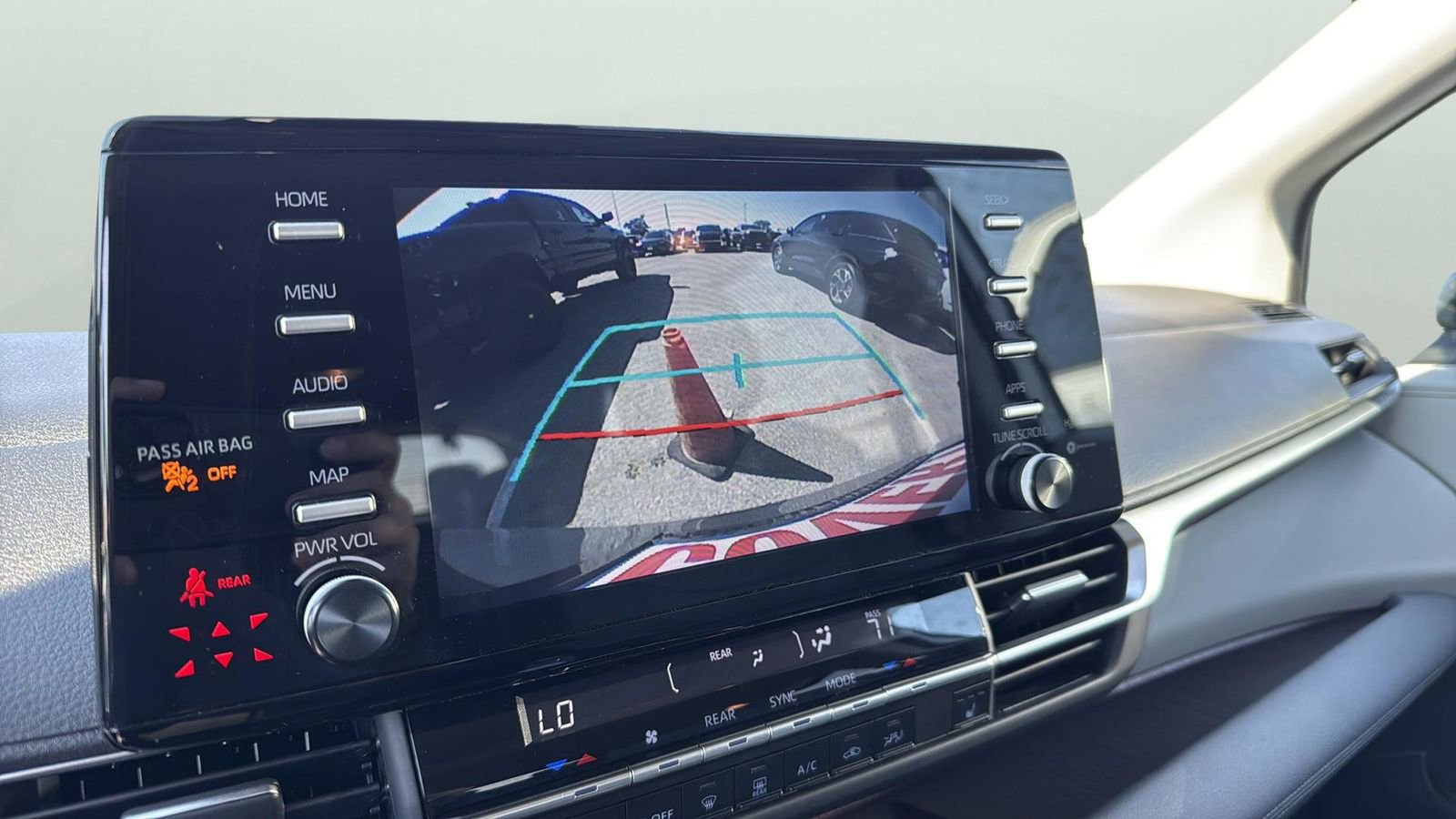 Used 2023 Toyota Sienna XLE image 19