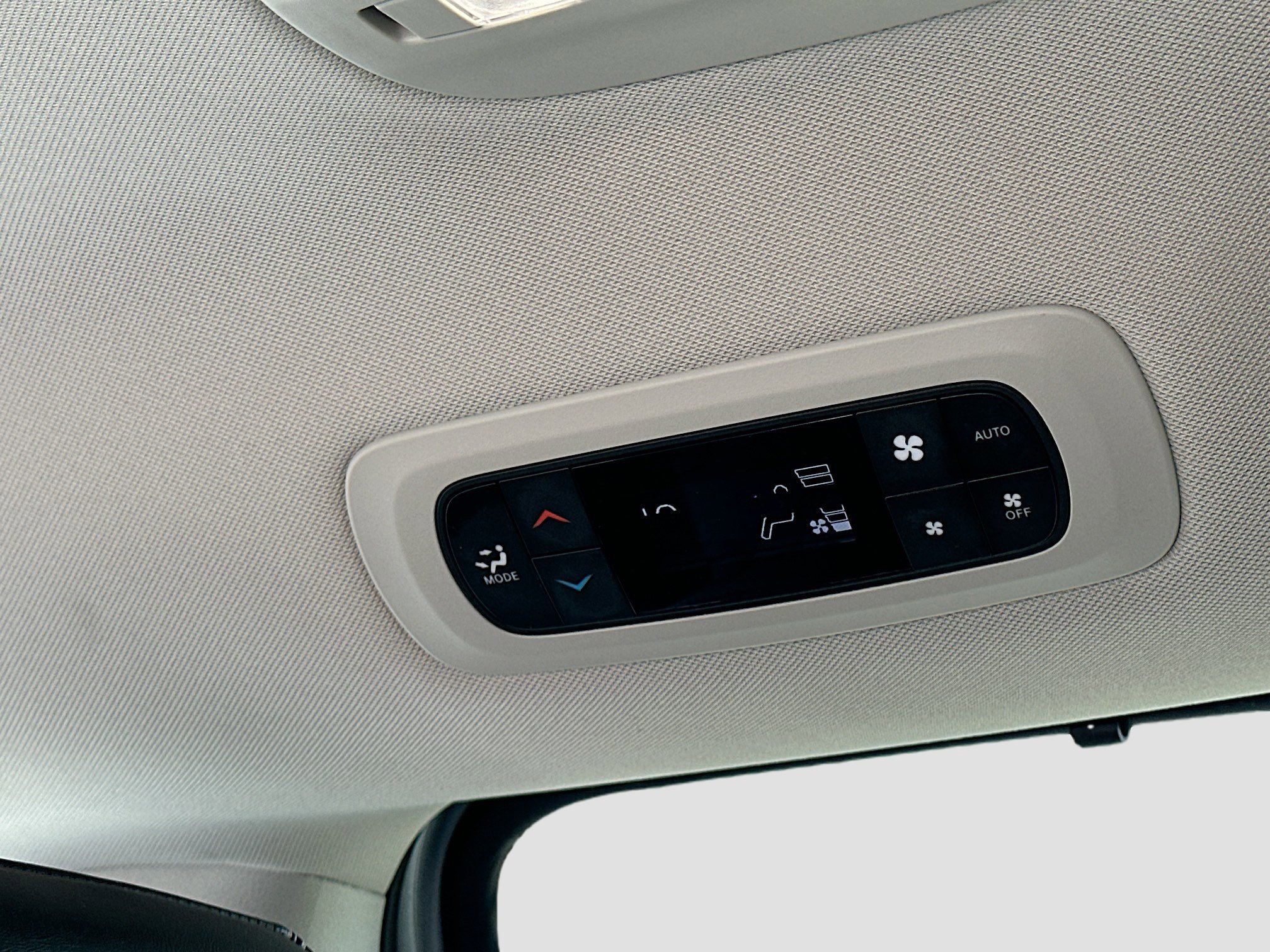 Used 2024 Chrysler Pacifica Touring-L FWD image 22