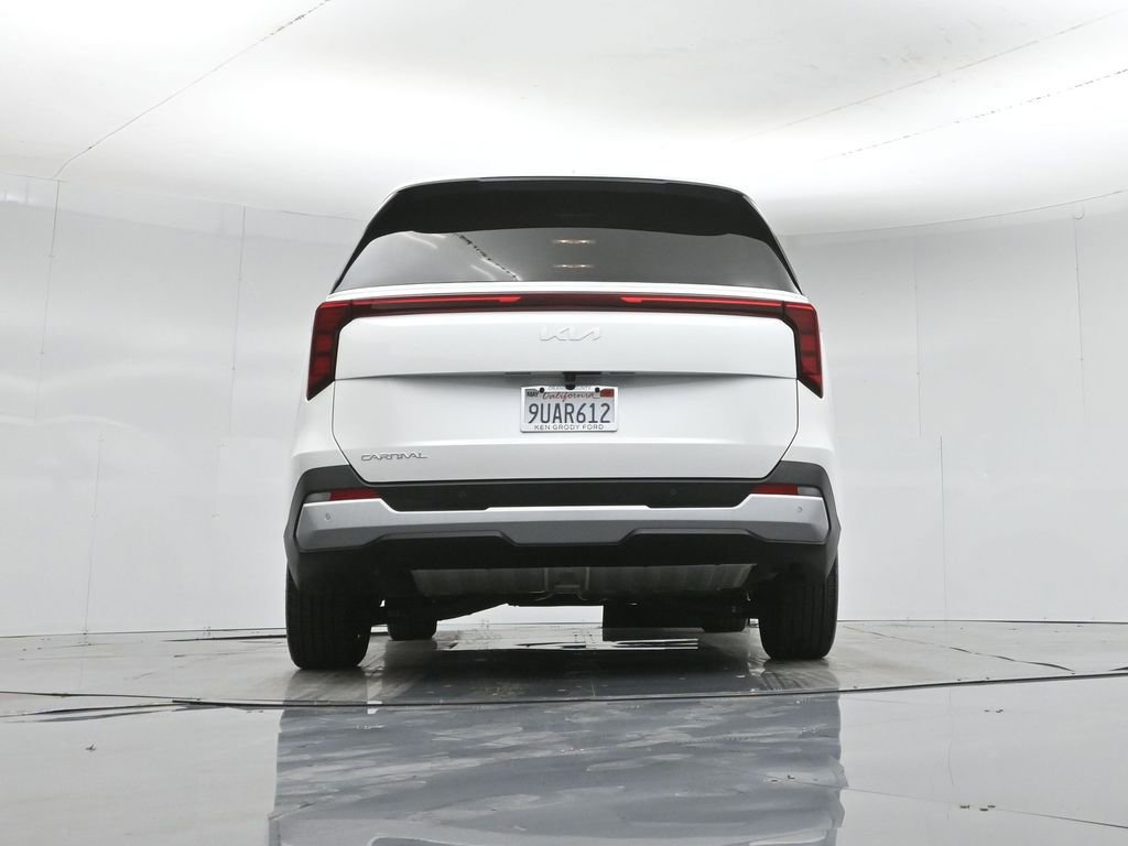 Used 2025 Kia Carnival EX image 48