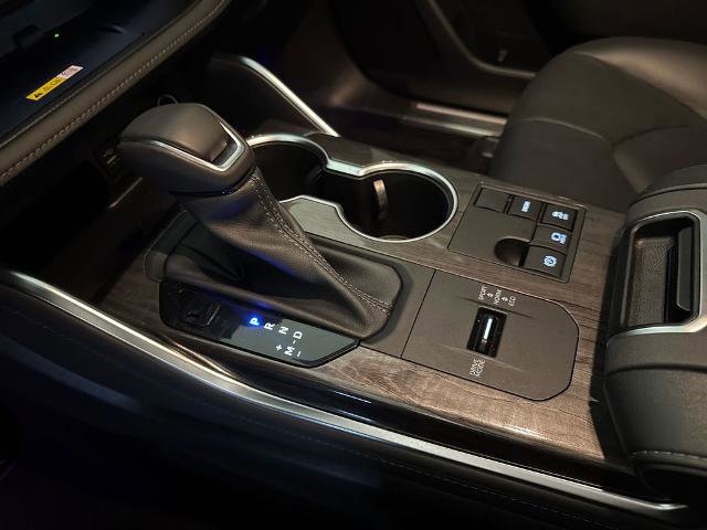 Used 2023 Toyota Highlander Platinum image 30