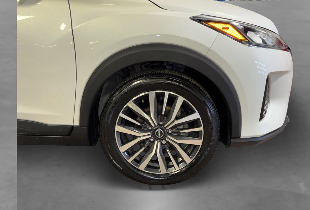 Used 2022 Nissan Kicks SV image 19