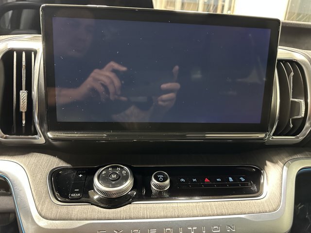 Certified 2025 Ford Expedition Platinum w/ Platinum Ultimate Package AWD/4WD image 16