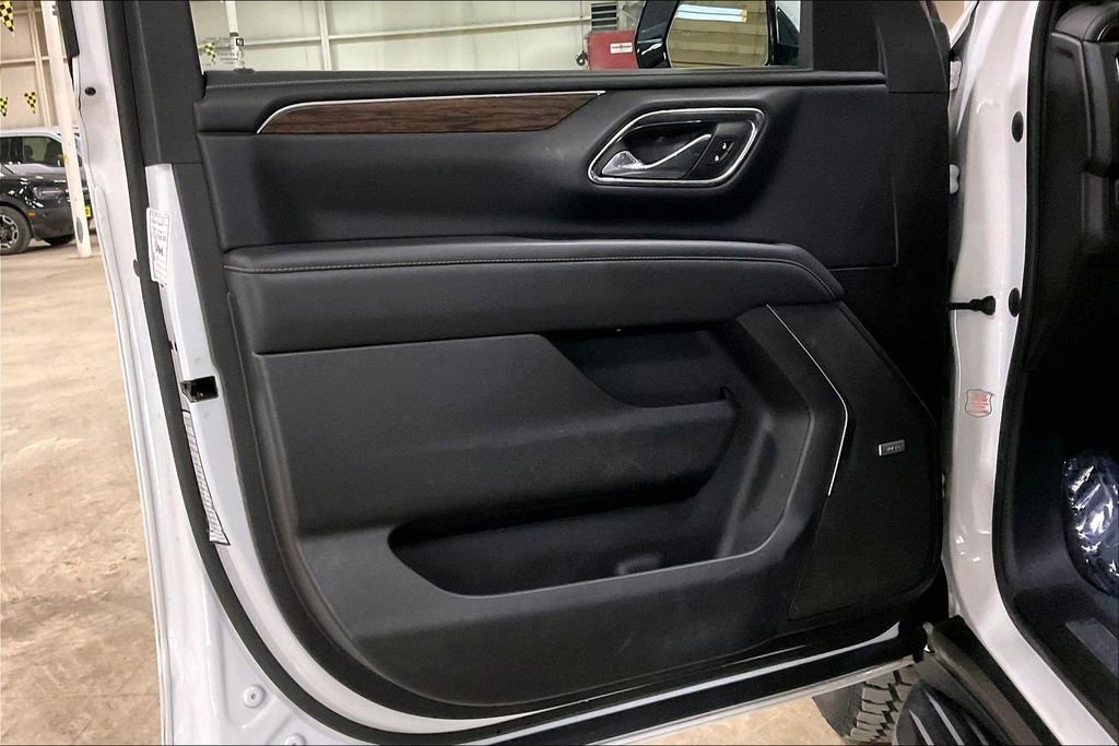 Used 2023 Chevrolet Suburban Premier image 21