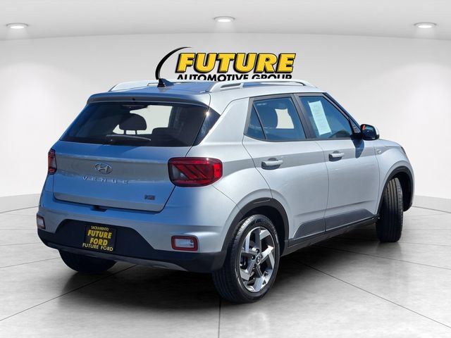 Used 2022 Hyundai Venue SEL FWD image 4