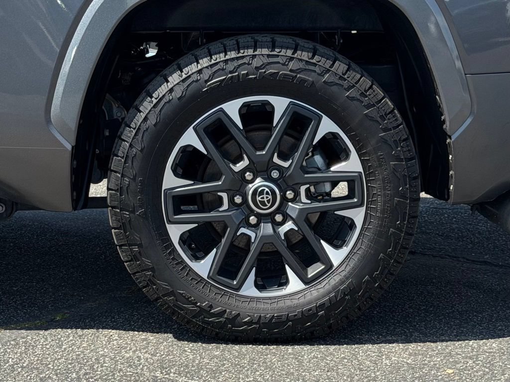 Used 2023 Toyota Tundra Limited AWD/4WD image 17