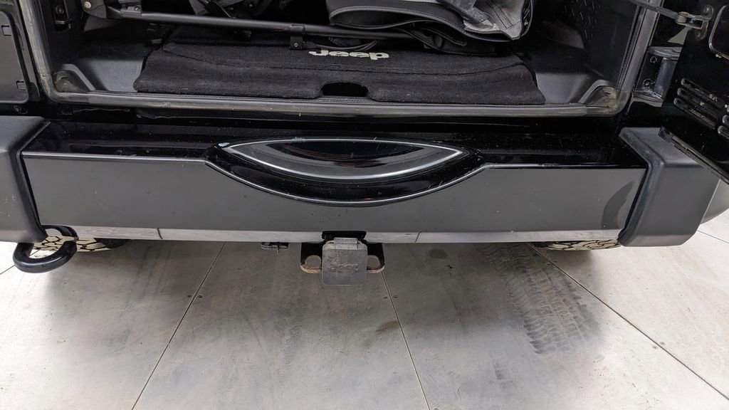 Used 2017 Jeep Wrangler Unlimited Willys image 6