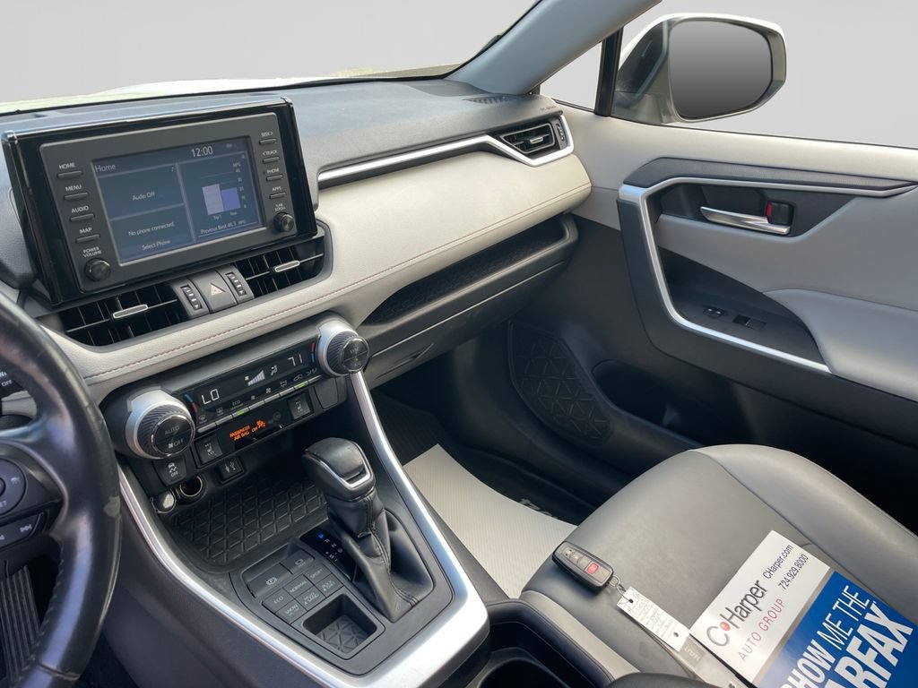 Used 2019 Toyota RAV4 XLE Premium w/ Cold Weather Package AWD/4WD image 31