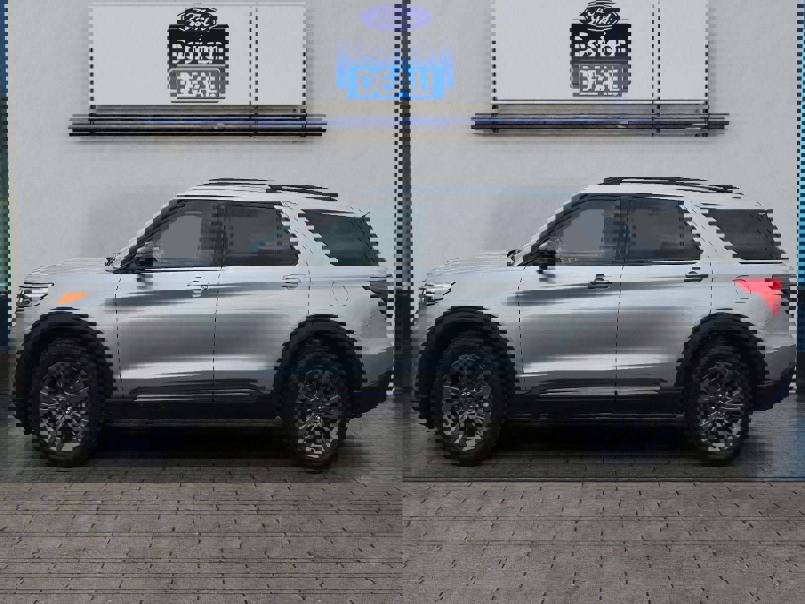 Certified 2023 Ford Explorer XLT w/ Equipment Group 202A image 6