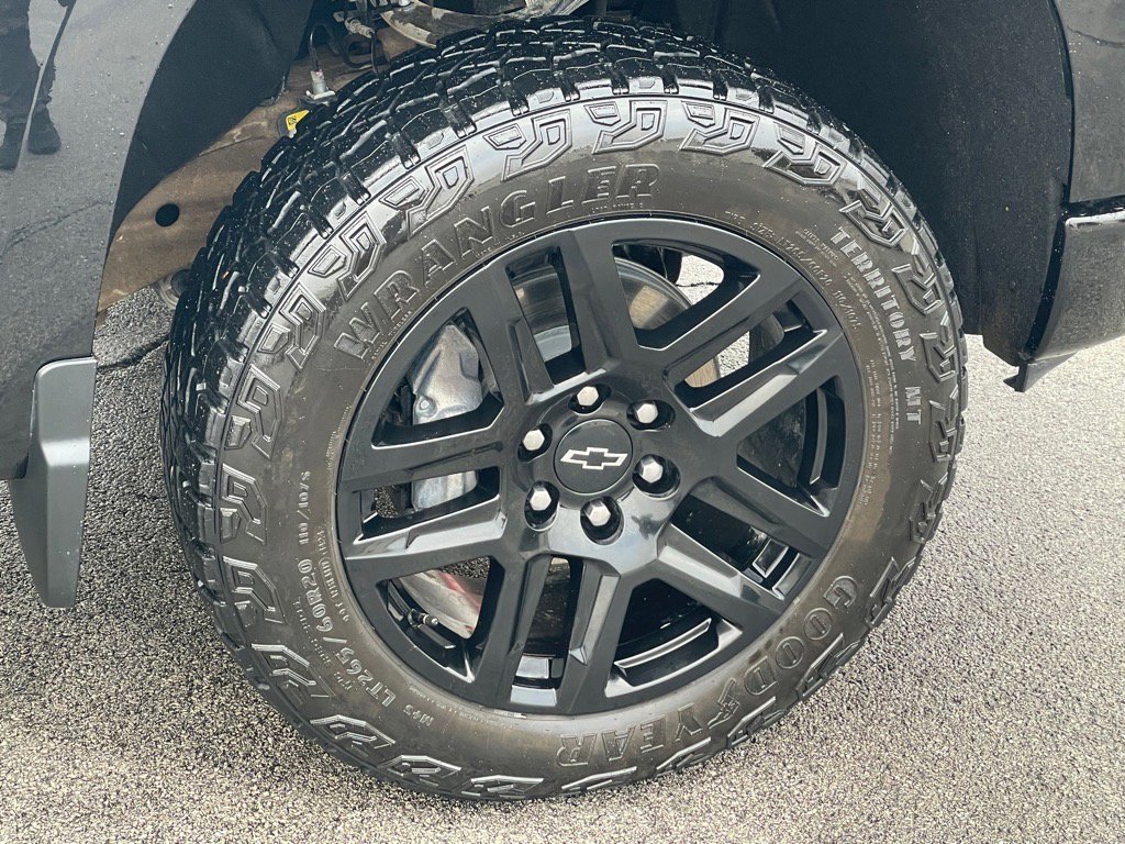 Used 2024 Chevrolet Silverado 1500 Custom Trail Boss w/ Dark Appearance Package image 10