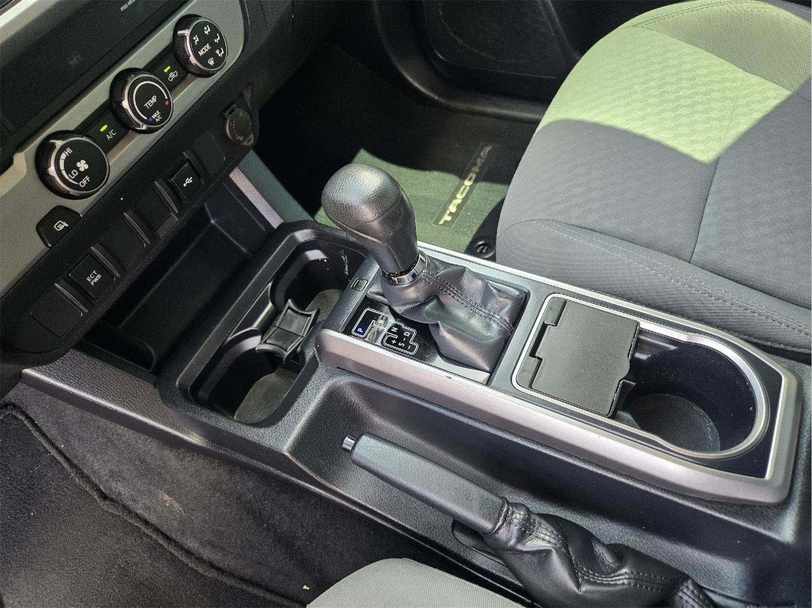 Used 2020 Toyota Tacoma SR5 w/ SR5 Appearance Package (SM) RWD image 18