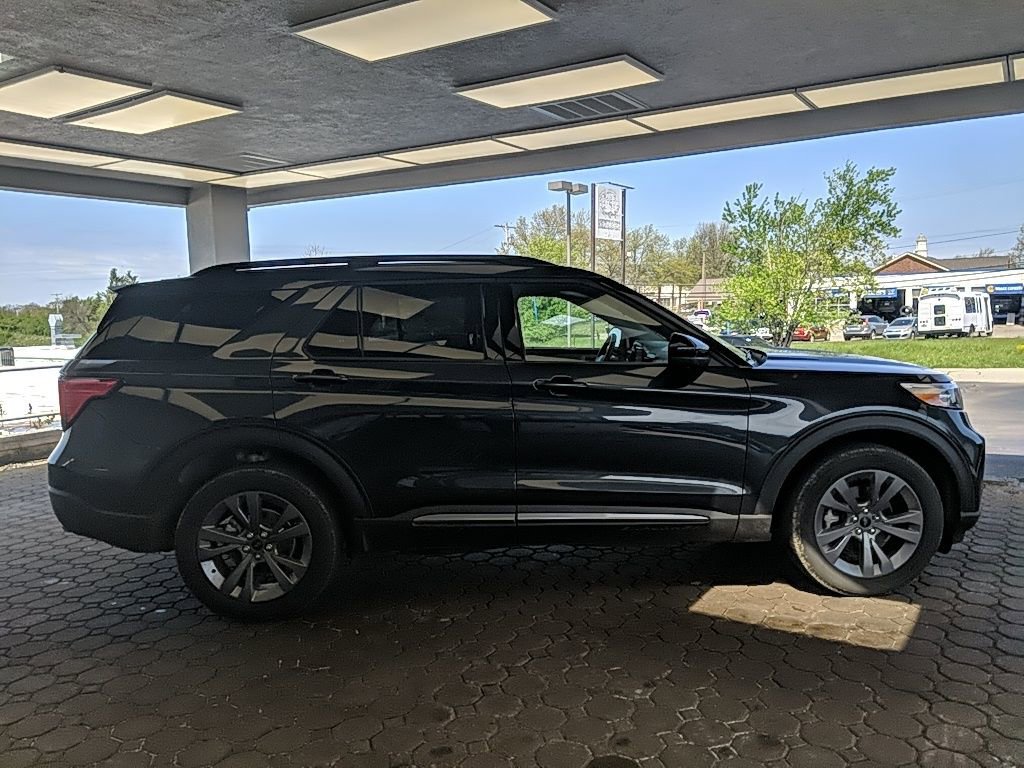 Certified 2023 Ford Explorer XLT w/ Equipment Group 202A AWD/4WD image 5