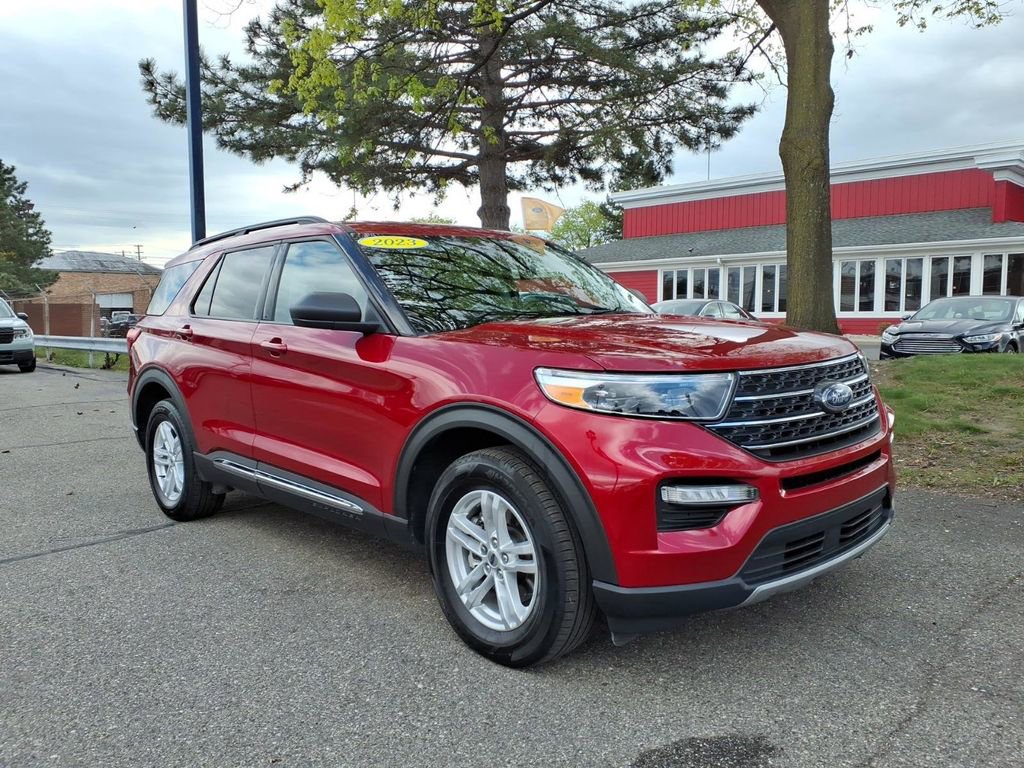 Certified 2023 Ford Explorer XLT w/ Equipment Group 202A AWD/4WD image 4