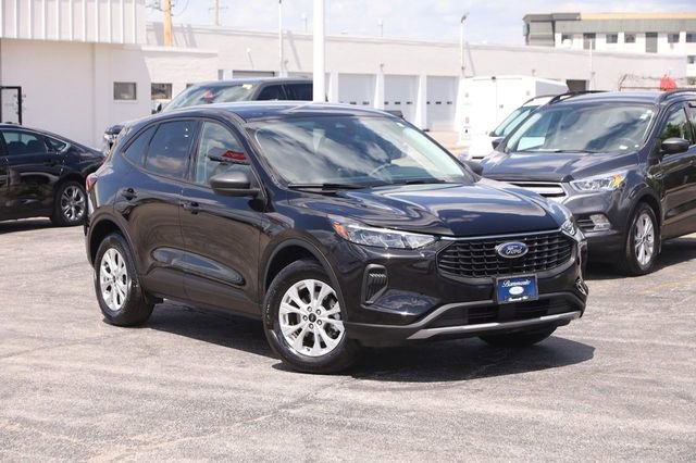 Certified 2025 Ford Escape Active AWD/4WD image 2