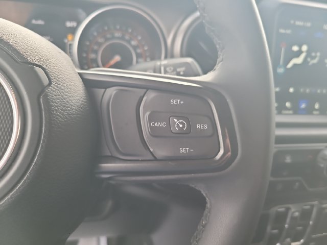 Used 2023 Jeep Gladiator Sport AWD/4WD image 14