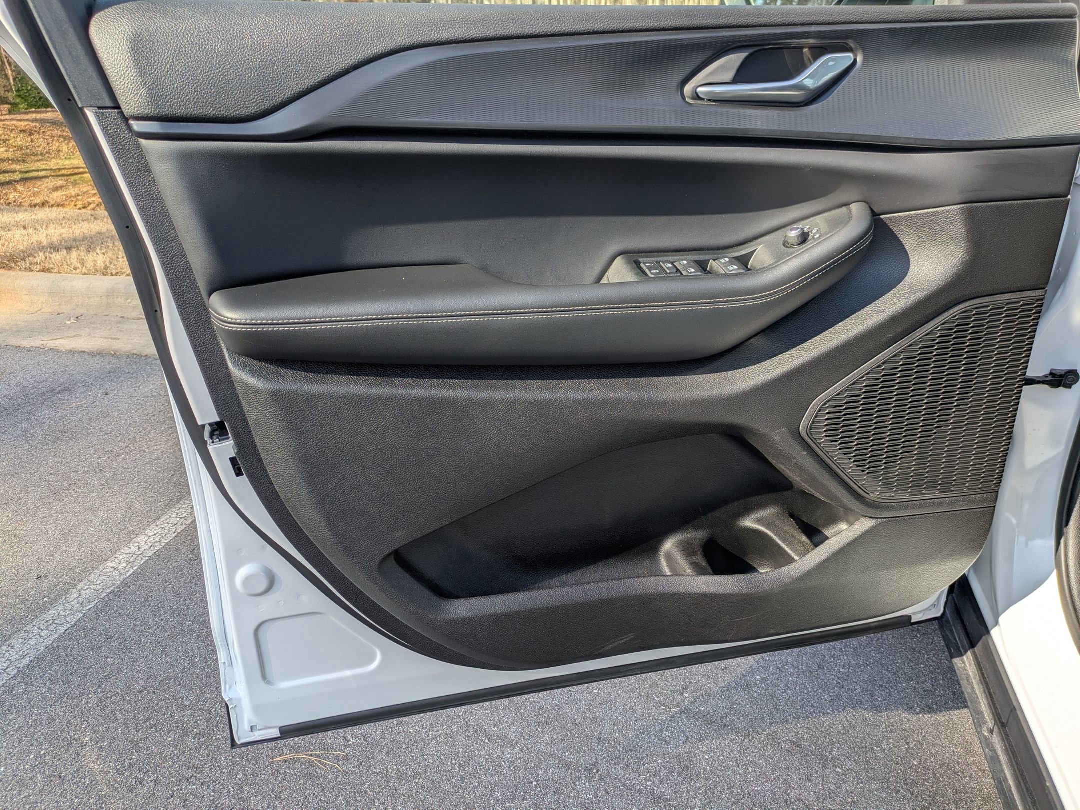 Used 2025 Jeep Grand Cherokee Laredo w/ Luxury Tech Group I image 10