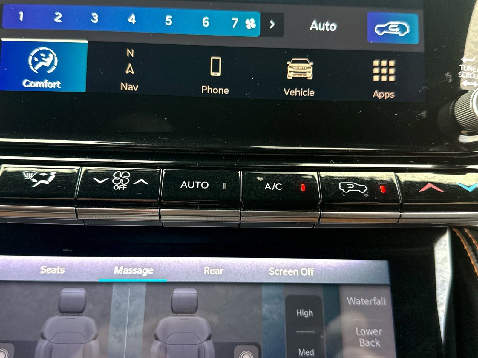 Used 2023 Jeep Grand Wagoneer Series III image 30