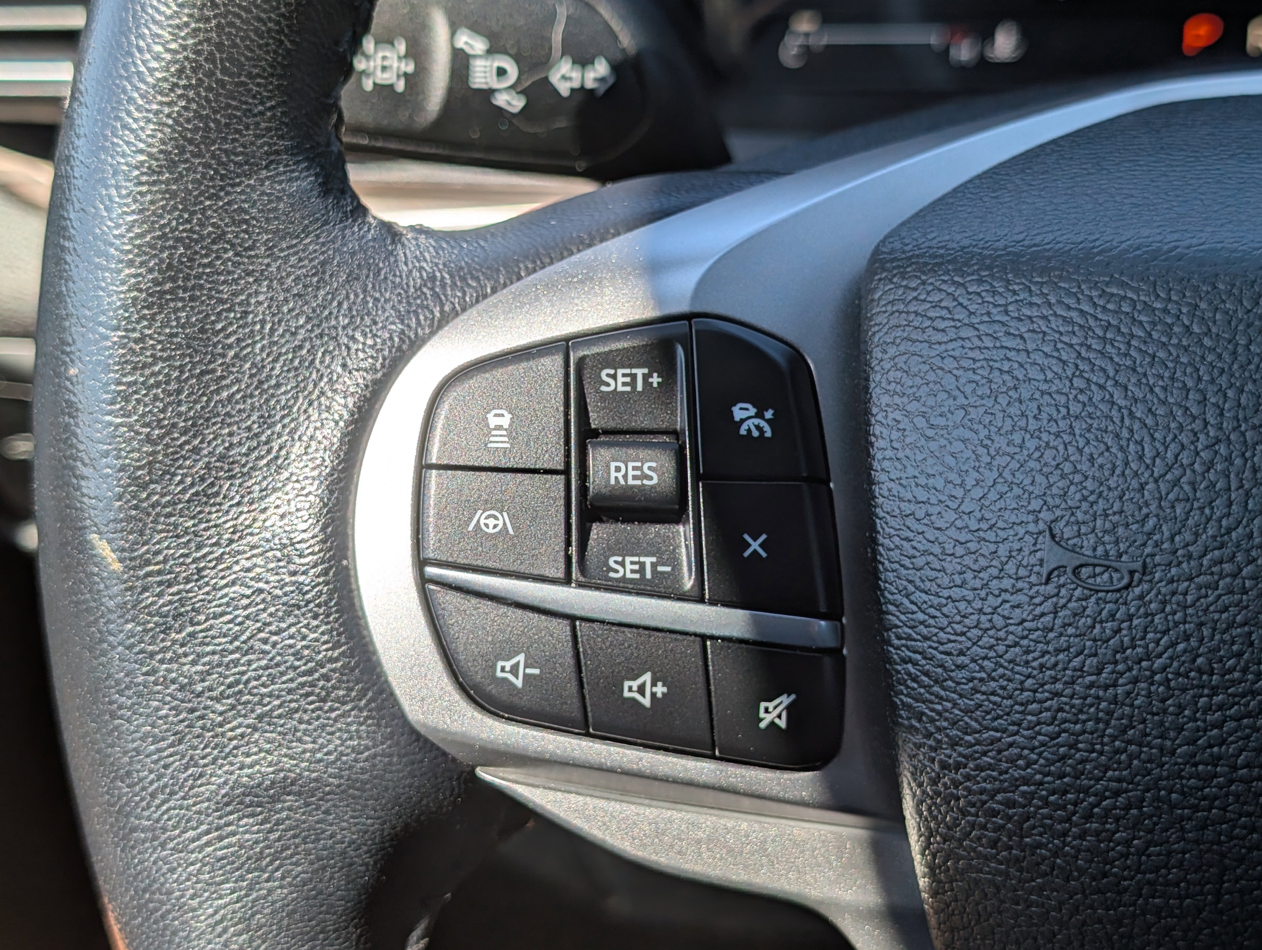 Certified 2022 Ford Explorer Limited w/ Limited Technology Package AWD/4WD image 26