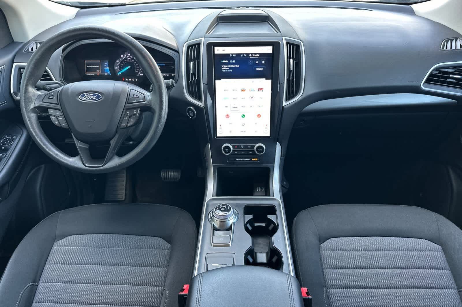 Certified 2023 Ford Edge SE w/ Black Appearance Package image 9