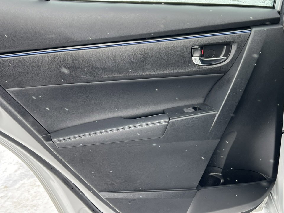 Used 2017 Toyota Corolla SE image 32