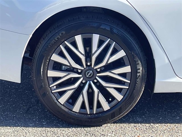 Used 2024 Nissan Altima 2.5 SV w/ SV Premium Package image 7