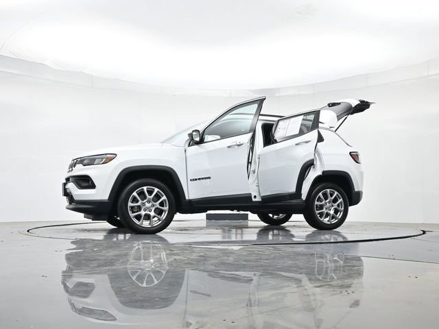 Used 2023 Jeep Compass Latitude AWD/4WD image 52
