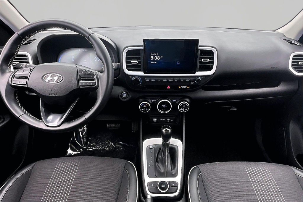 Used 2024 Hyundai Venue Limited FWD image 16