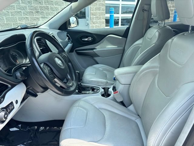 Used 2019 Jeep Cherokee Limited AWD/4WD image 13