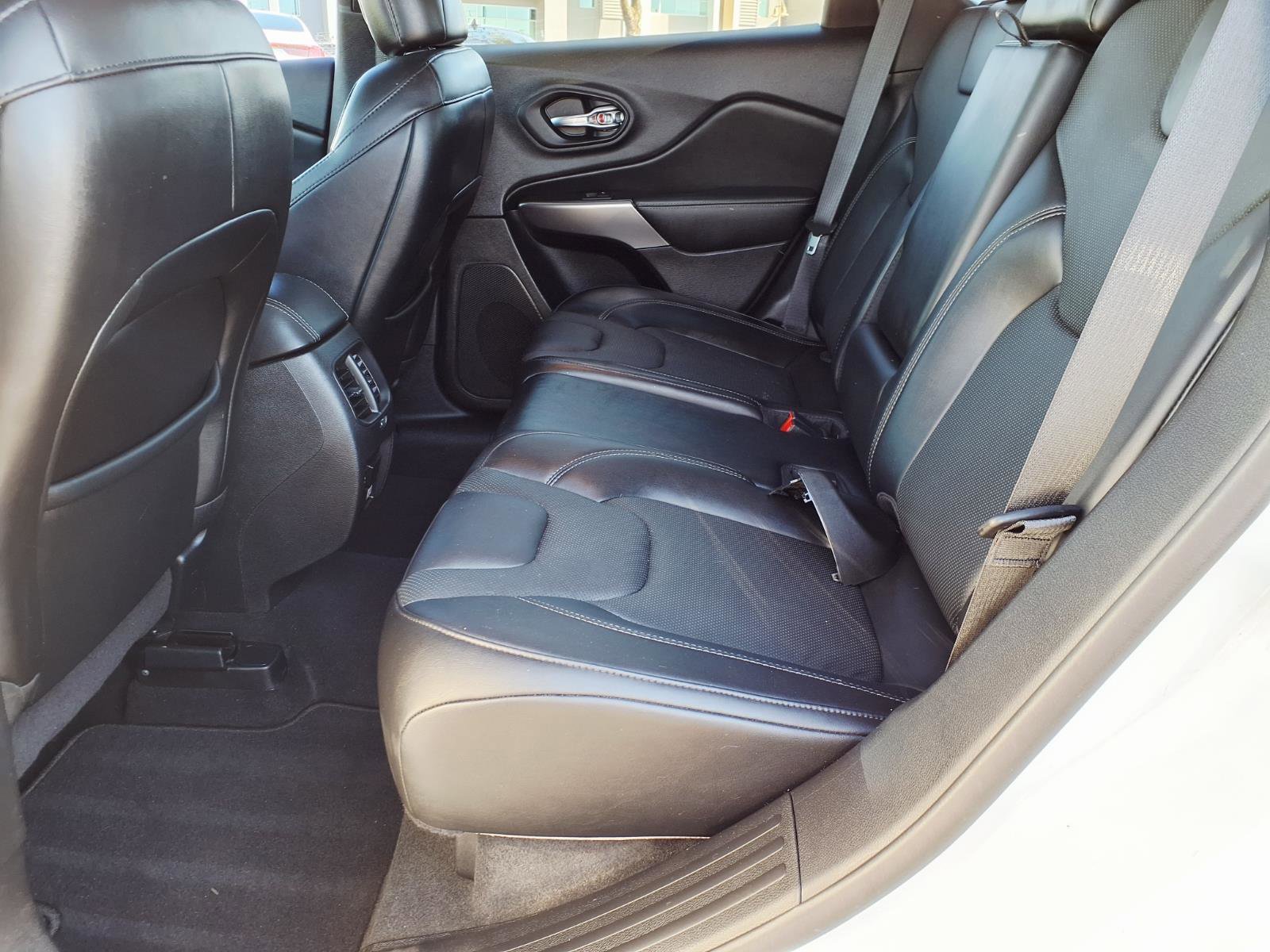 Used 2021 Jeep Cherokee Latitude Lux w/ Comfort/Convenience Group image 17