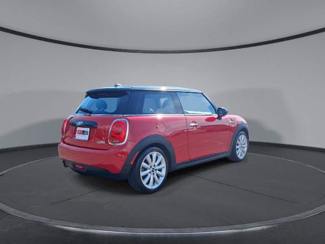 Used 2019 MINI Cooper 2-Door Hardtop FWD image 8