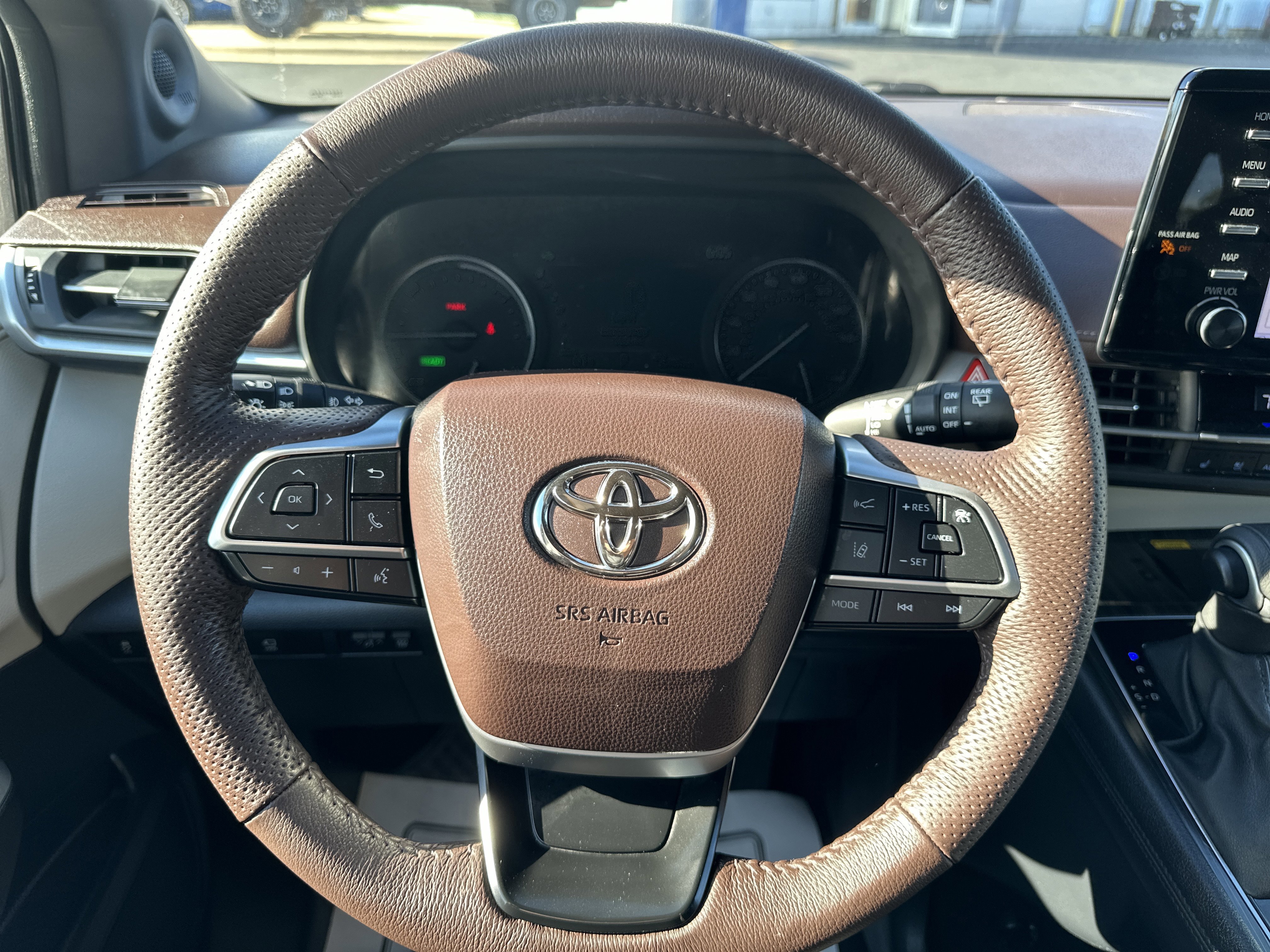 Used 2023 Toyota Sienna Platinum image 17