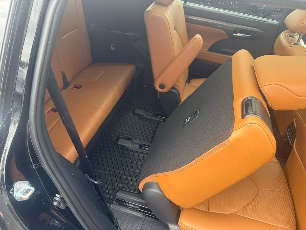 Used 2025 Toyota Highlander Platinum AWD/4WD image 53