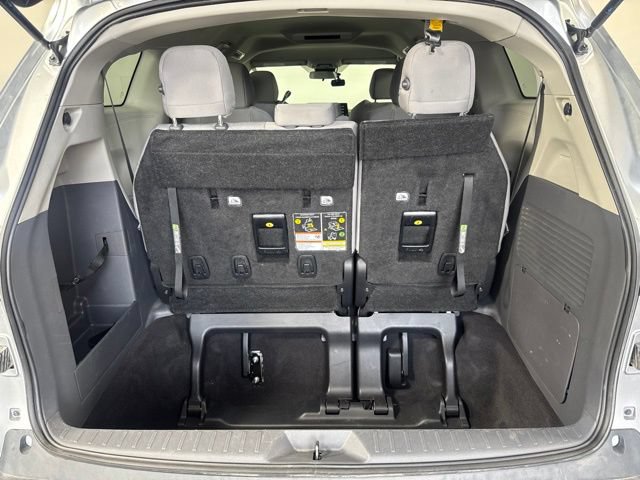 Used 2024 Toyota Sienna LE AWD/4WD image 21