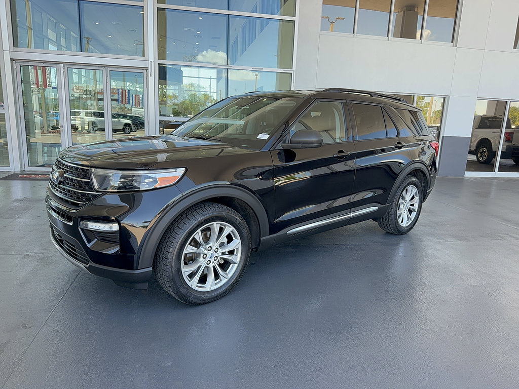 Certified 2022 Ford Explorer XLT w/ Equipment Group 202A RWD image 2