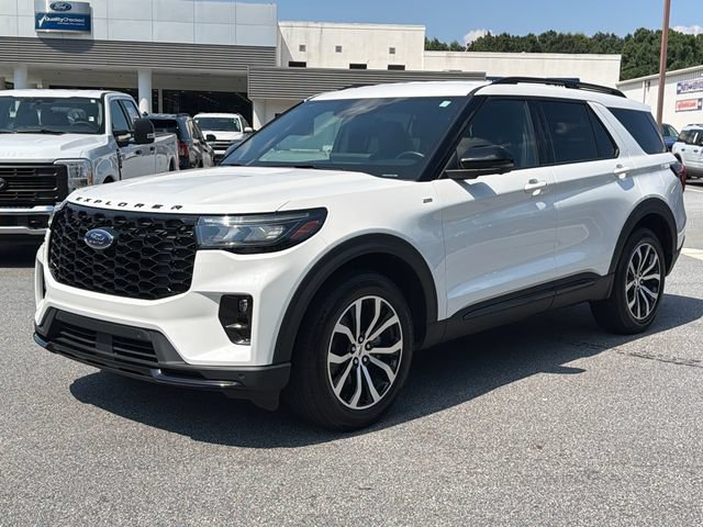 Certified 2025 Ford Explorer ST-Line AWD/4WD image 3