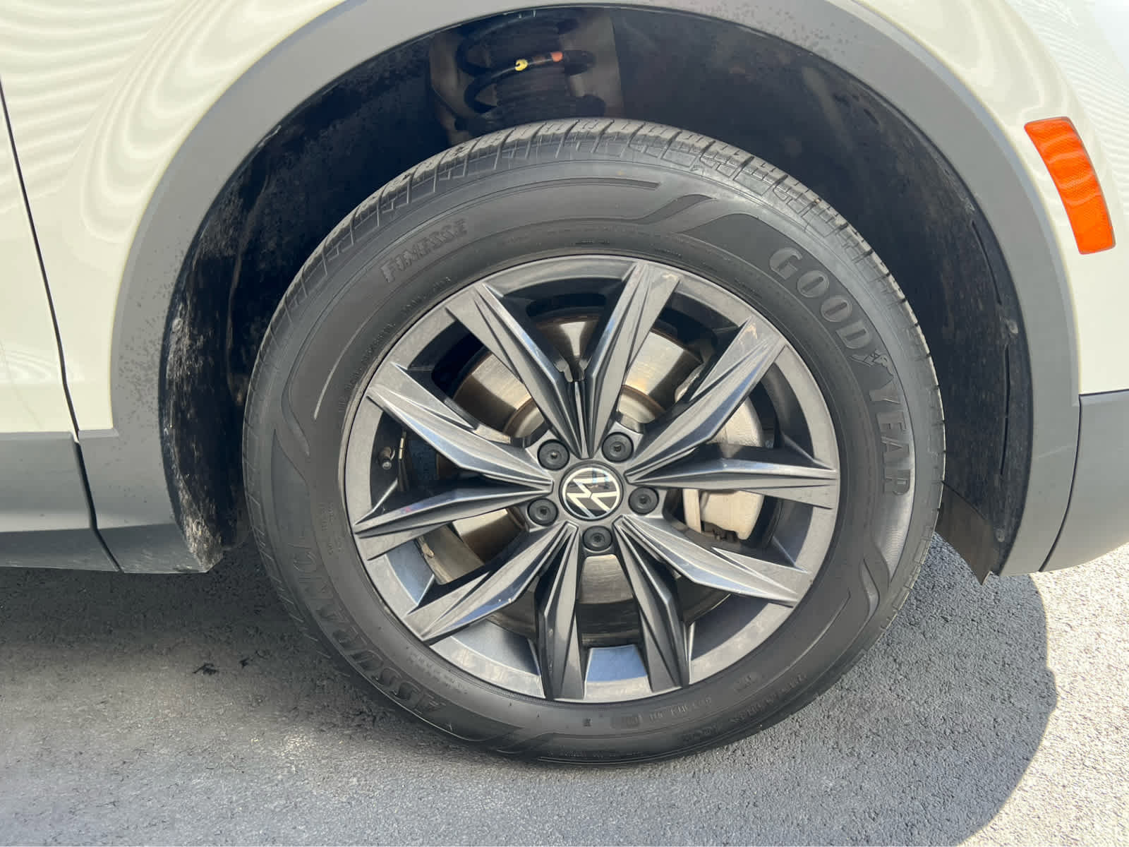 Used 2022 Volkswagen Tiguan SE image 16