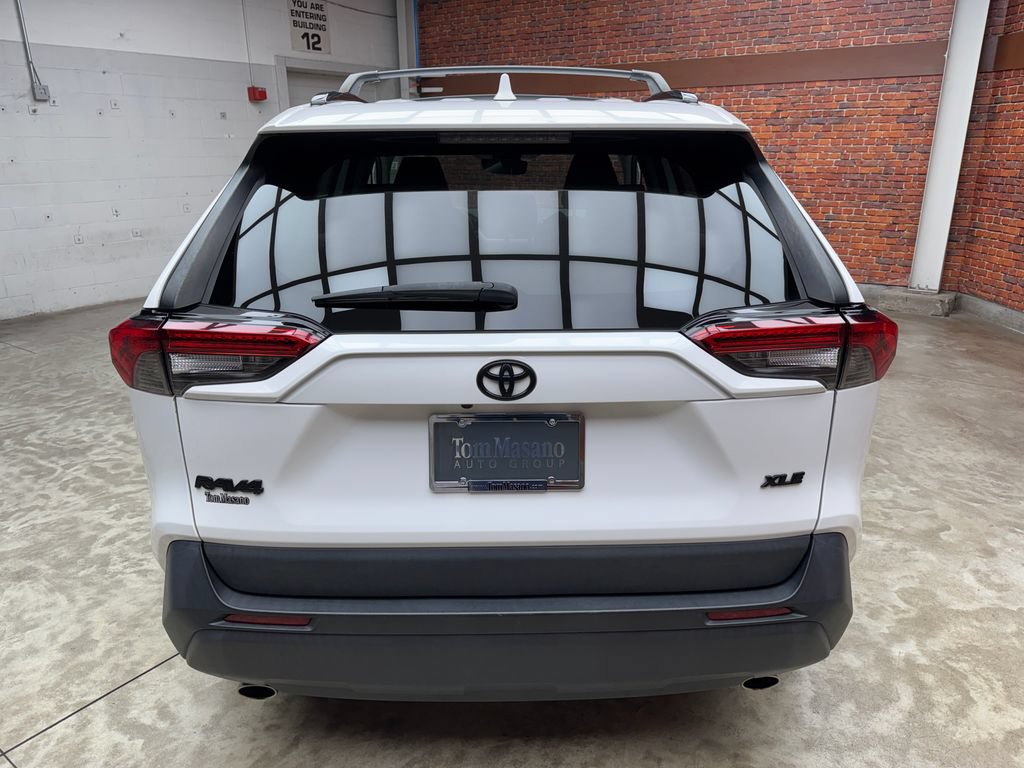 Used 2021 Toyota RAV4 XLE FWD image 4
