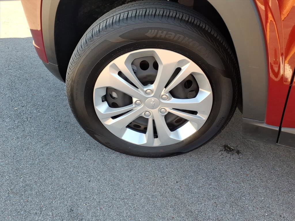 Used 2025 Chevrolet Trax LS image 9