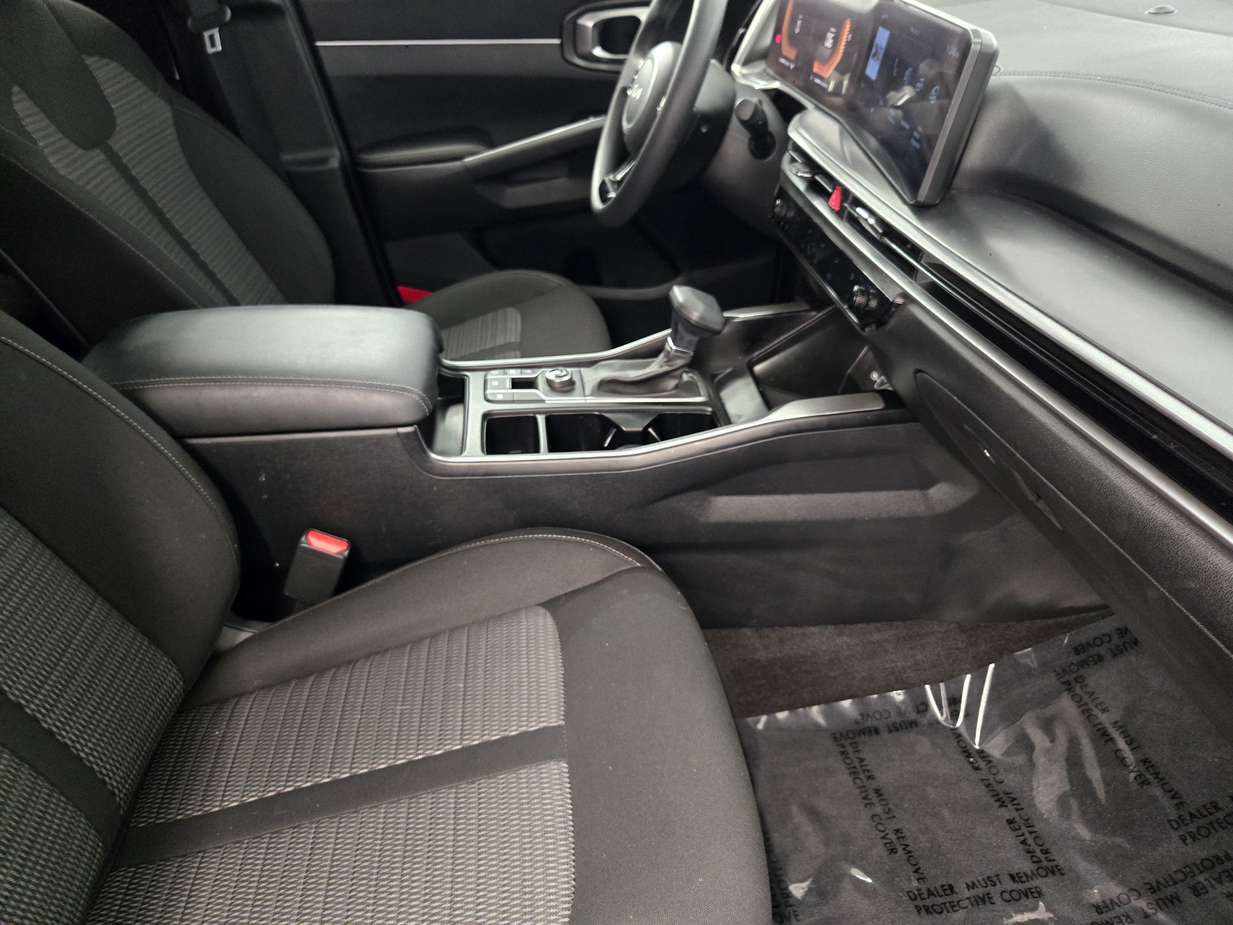Used 2025 Kia Sorento LX FWD image 15