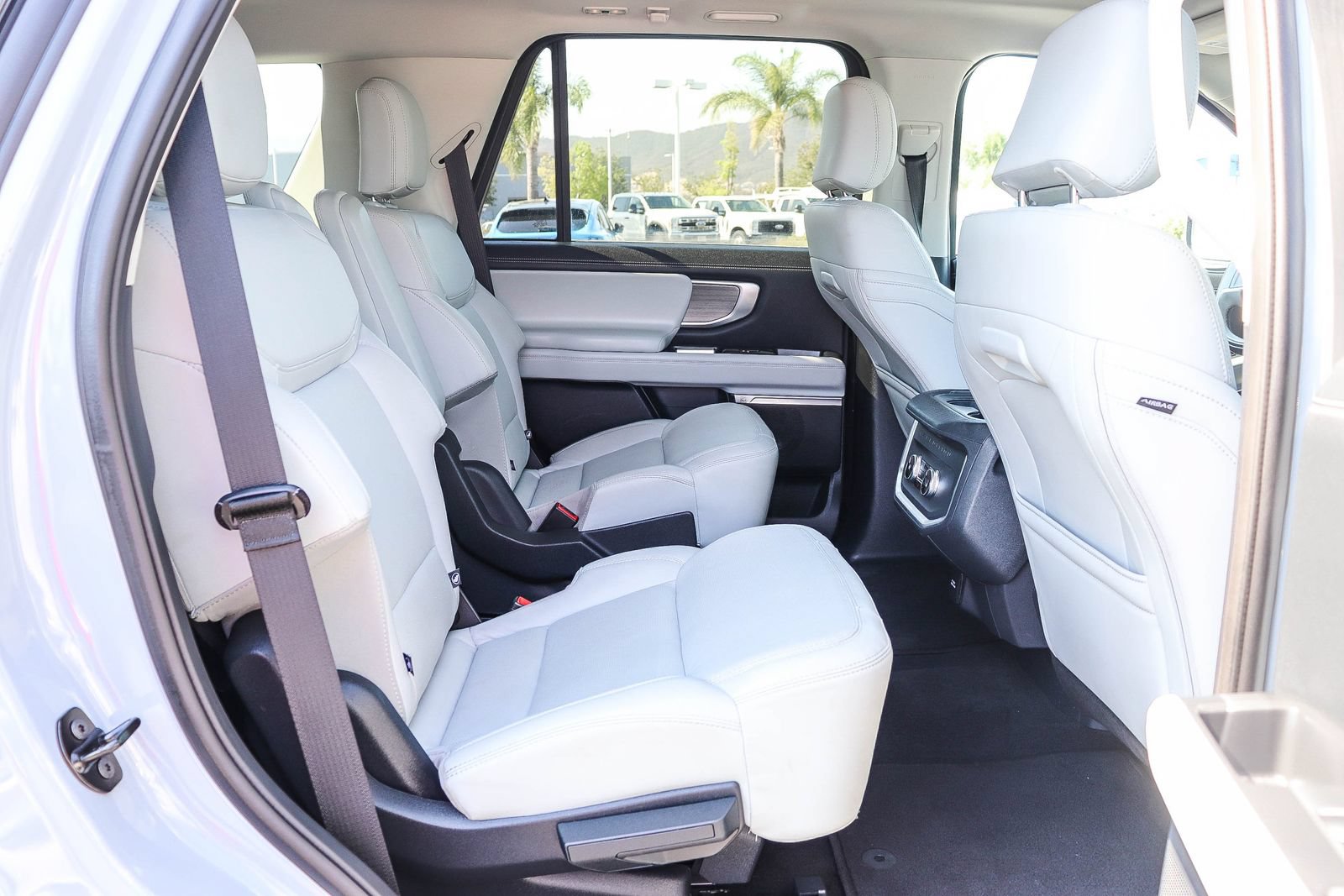 Certified 2025 Ford Expedition Platinum AWD/4WD image 17