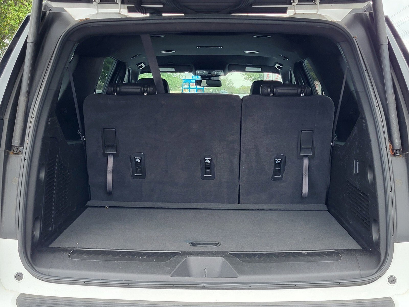 Used 2024 Chevrolet Suburban LT image 31